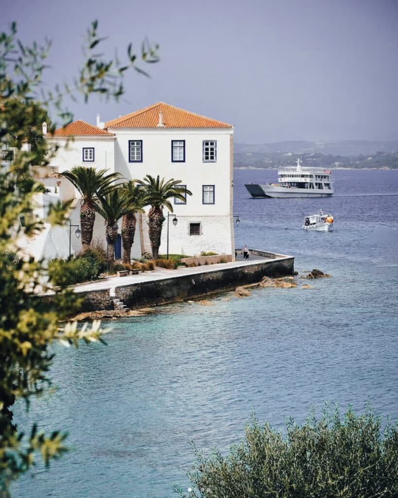 Spetses-Travel-Guide--819x1024.jpg