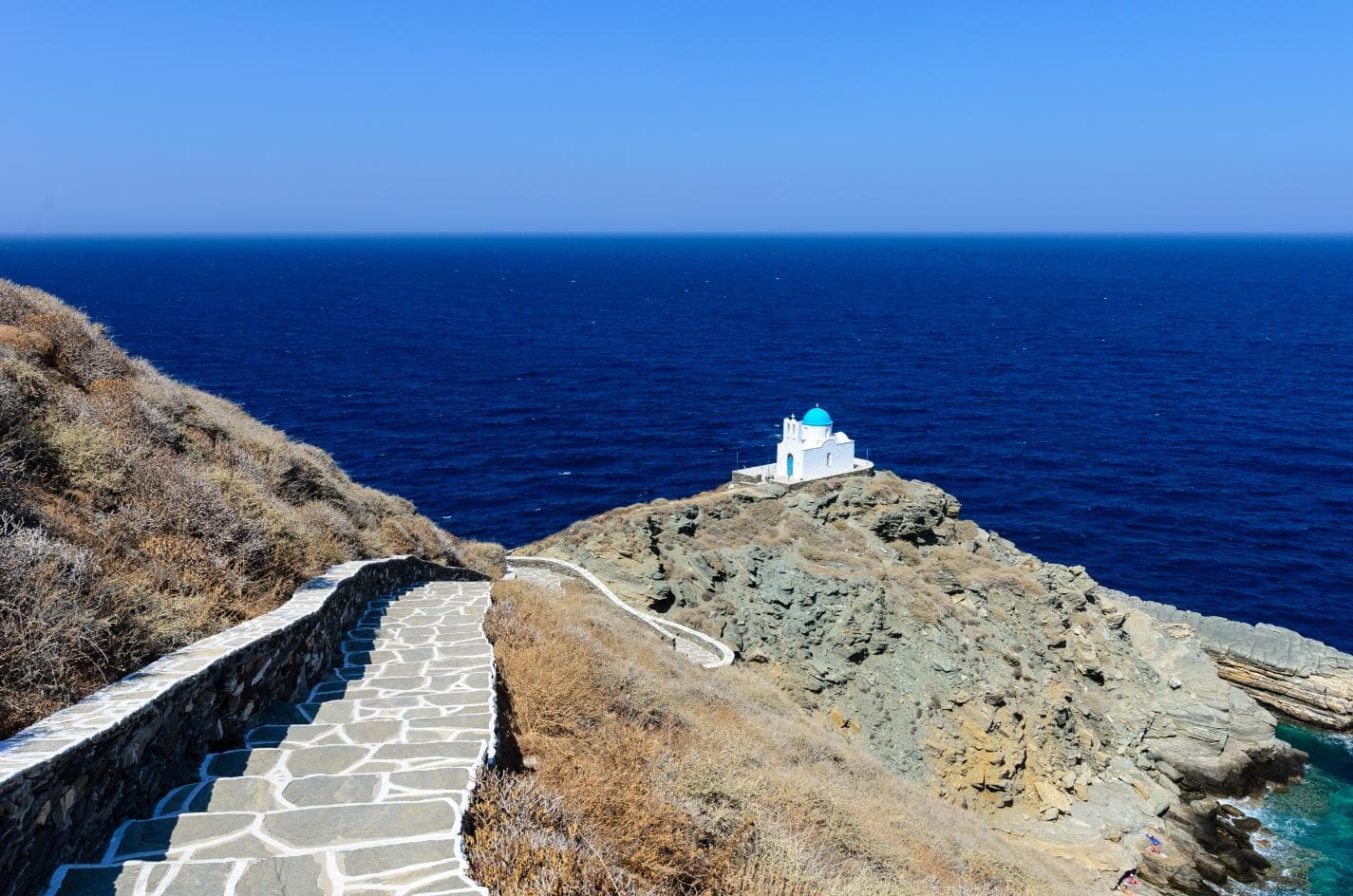 0RuSJ6Qq_ekklisaki 7 martires sifnos.jpg